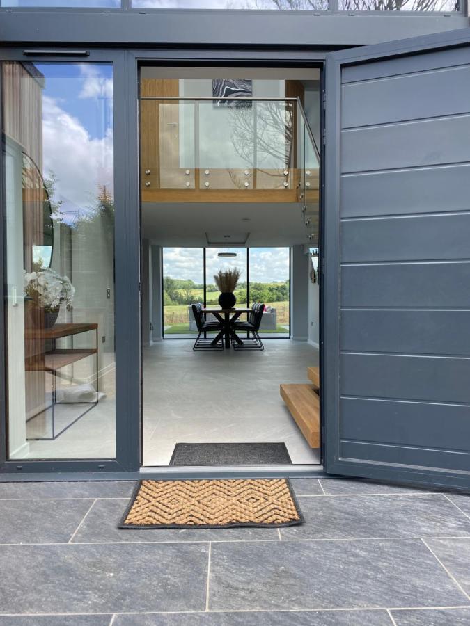 Stunning Modern Home Set In Beautiful Grounds. Bath Exterior foto